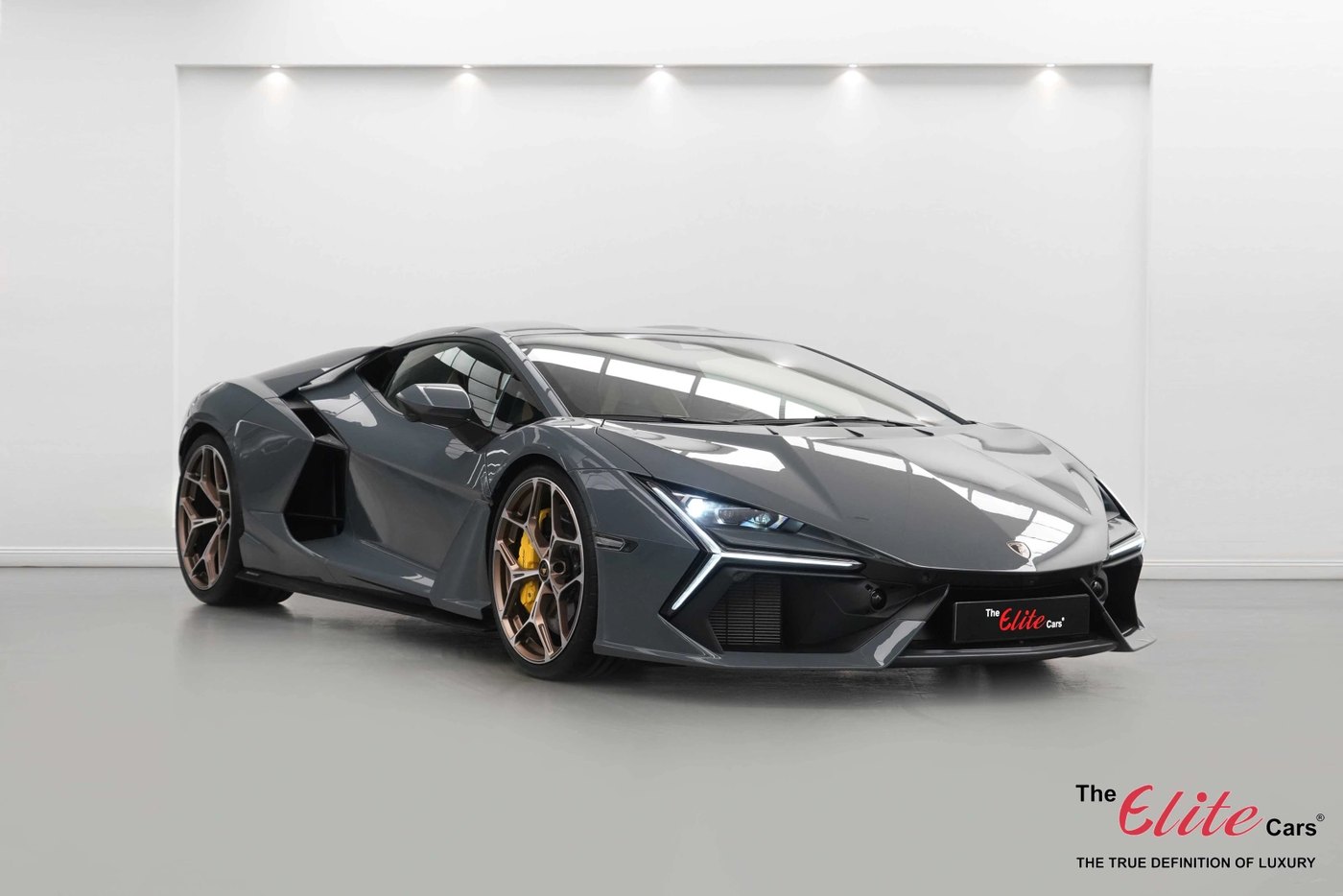 Lamborghini Revuelto Grigio