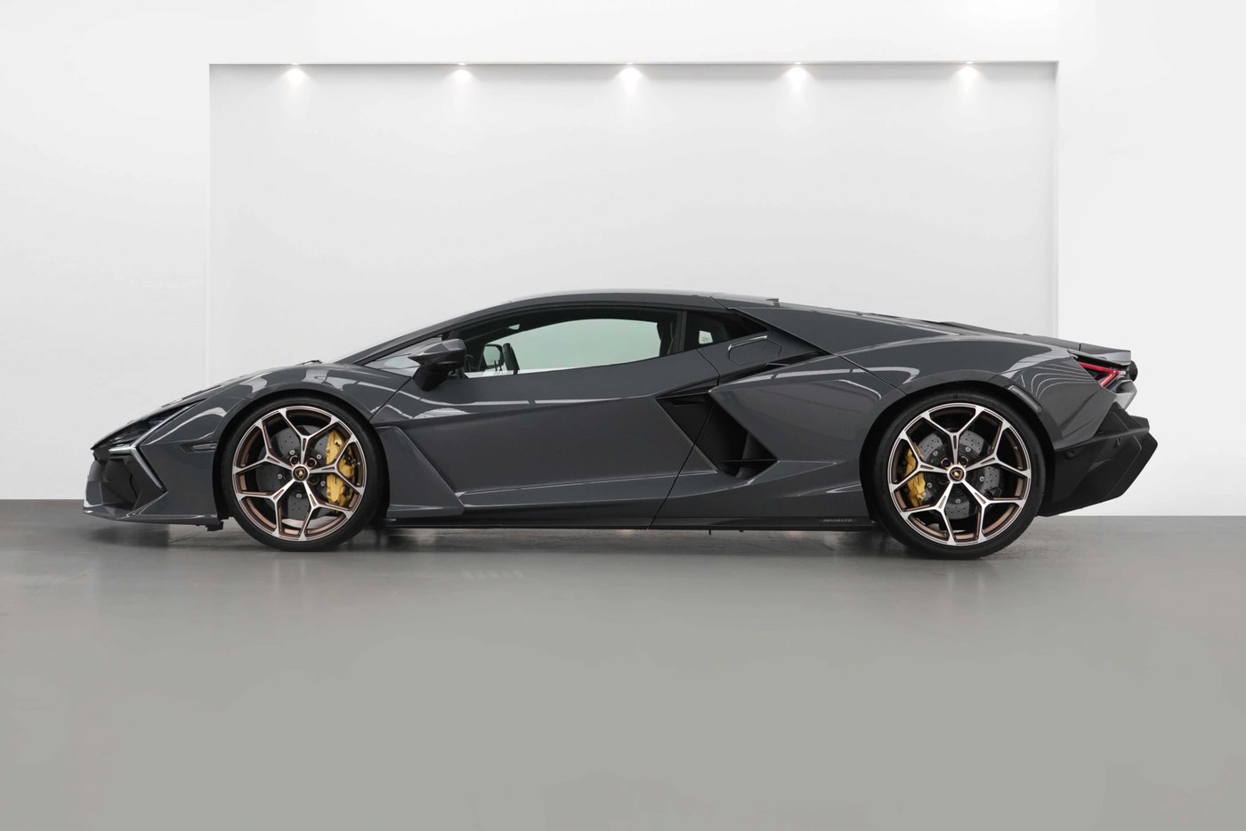2024 Lamborghini Revuelto Grigio — side profile