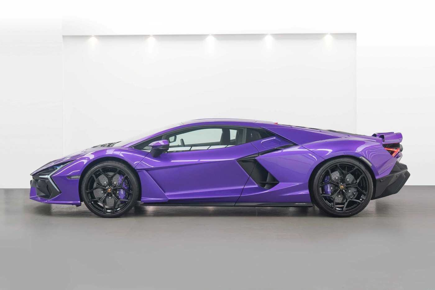 2025 Lamborghini Revuelto Viola — side profile