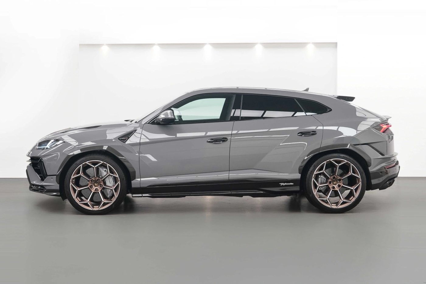 2024 Lamborghini Urus Performante Grigio — side profile
